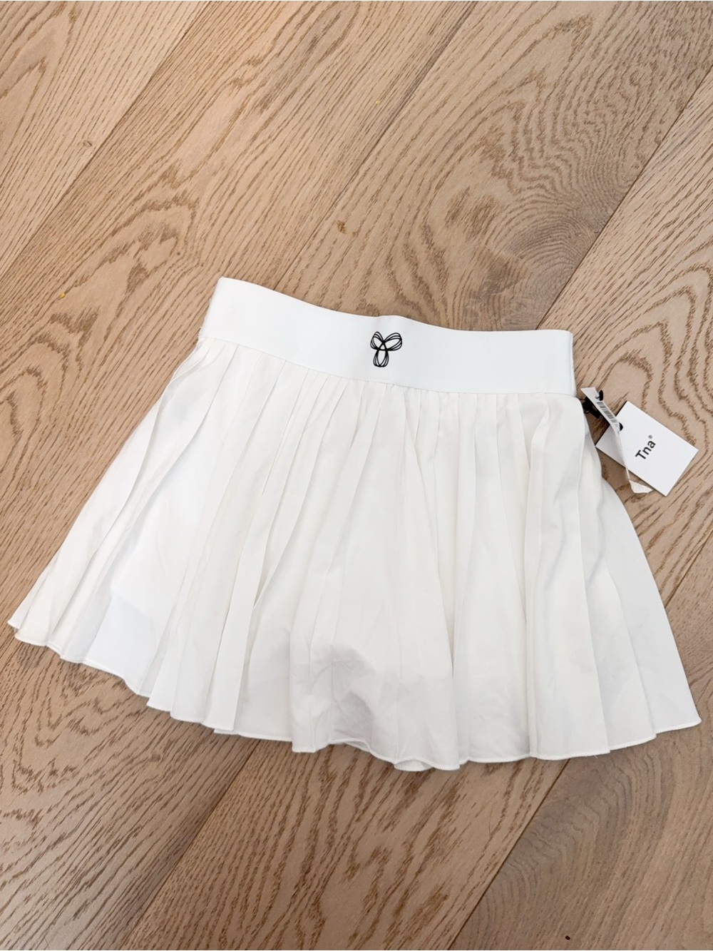 NWT 79172 Tna tennis skort white XXS Aritzia